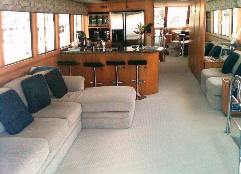 Motor yacht ZIA - Salon looking forward