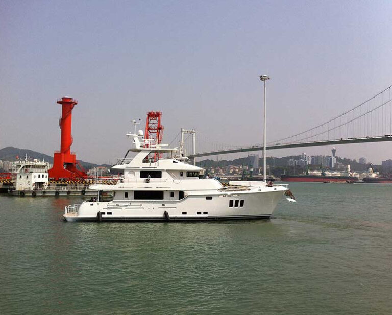 N86 luxury yacht Koonoona