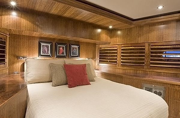 NEVER QUIT - VIP cabin