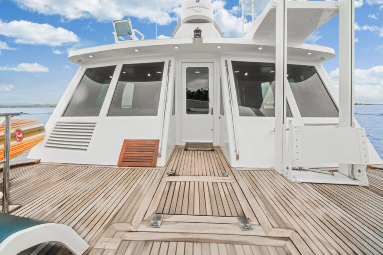 NIRVANA Exterior - Aft Deck
