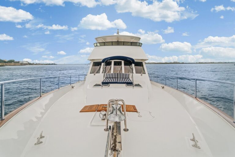 NIRVANA Exterior - Foredeck
