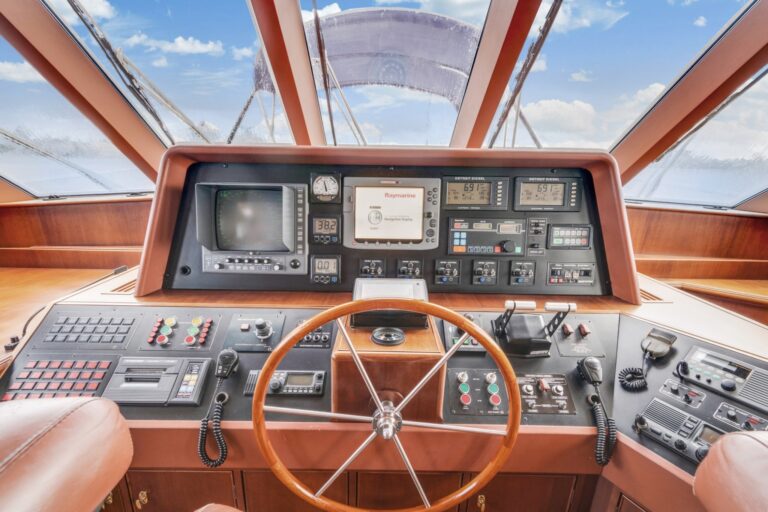 NIRVANA Interior - Bridge