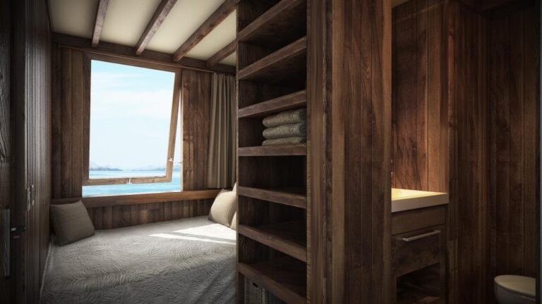 Nyaman - Cabin and ensuite bathroom