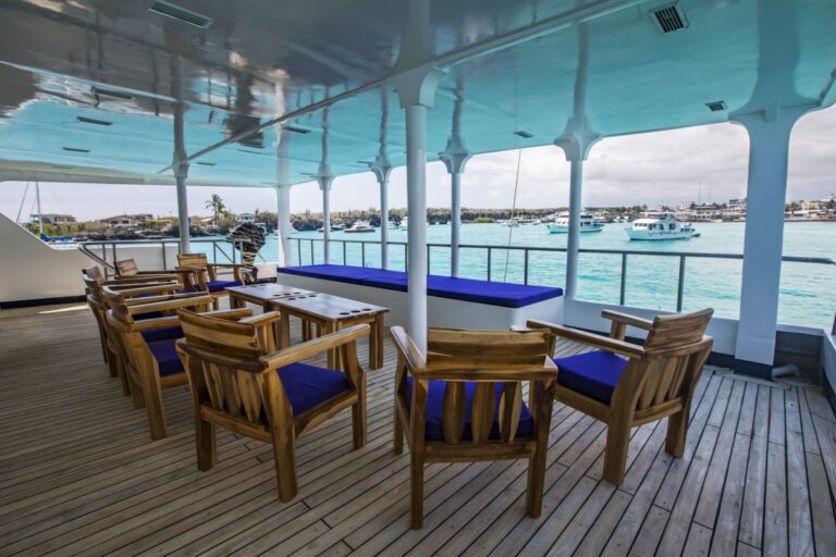 OUTDOOR SEATING