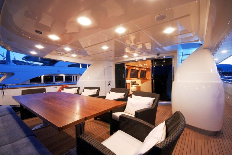 aft deck alfresco dining option