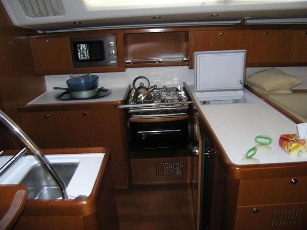 Oceanis 54 galley
