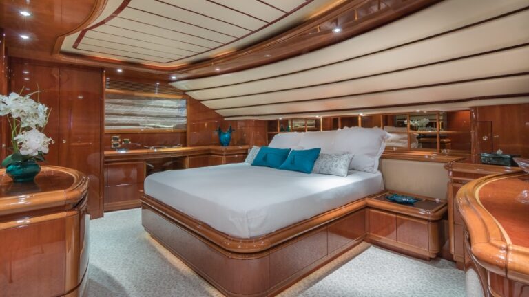 PARADISE - VIP cabin