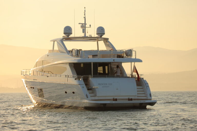 PRINCESS LILY - Aft View