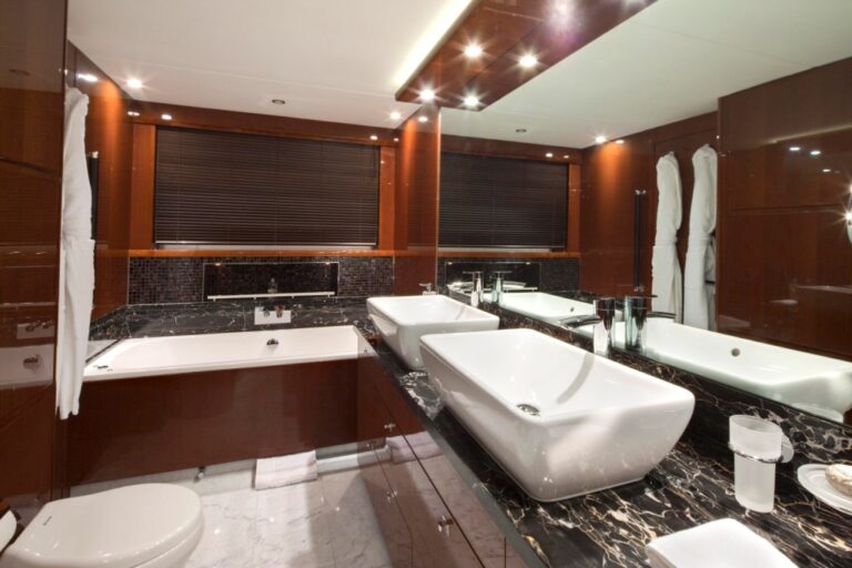 PRINCESS LILY - Master Bathroom