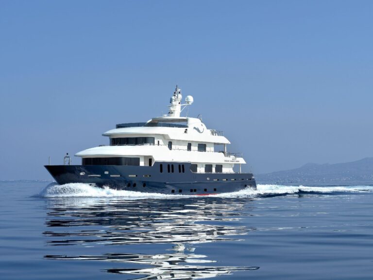 M/Y SERENITY II - Cruising