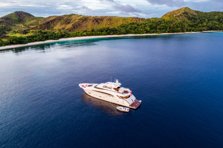 Paradise Yacht In Raja Ampat