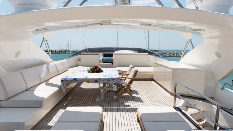 Posillipo Yacht THEORIS - Sundeck And Dining