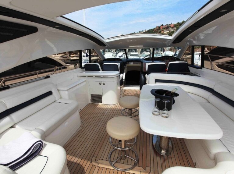 Princess Yacht PURA VIDA - Retractable Hard Top
