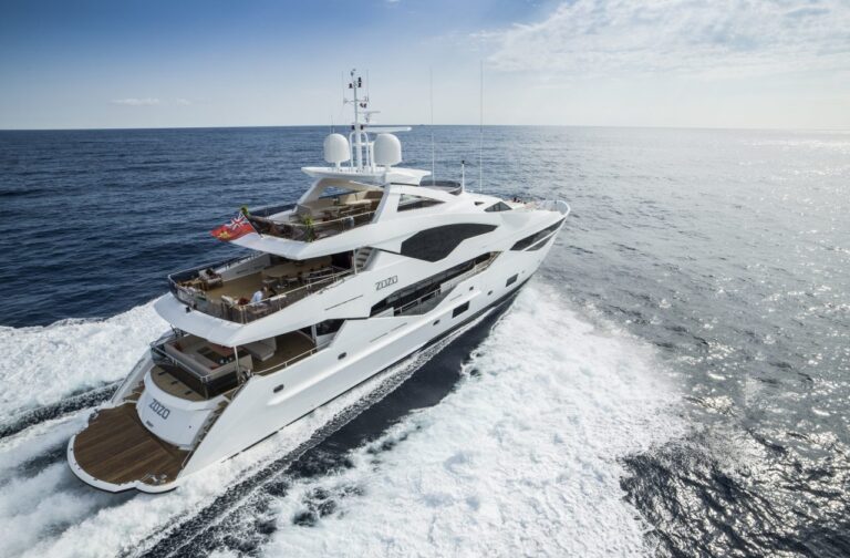 Sistership to motor yacht QUANTUM
