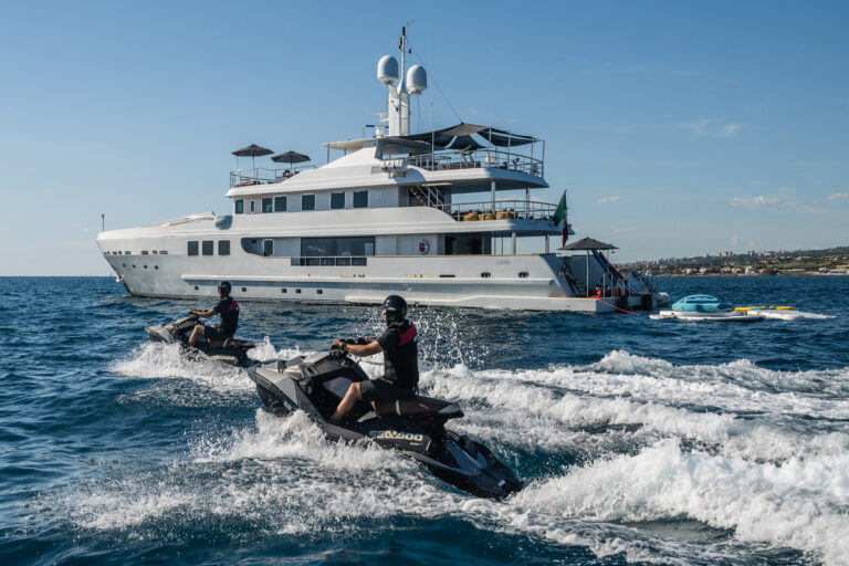 R23 With Toys And Jetskis
