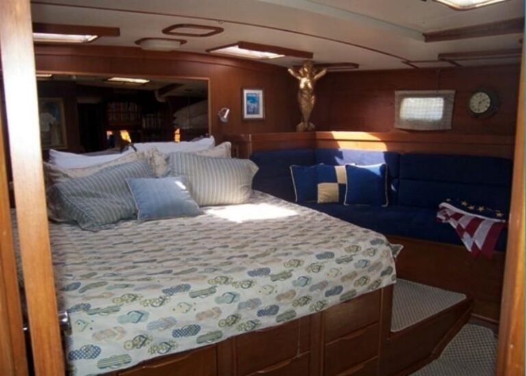 RHAPSODY - Master cabin with settee