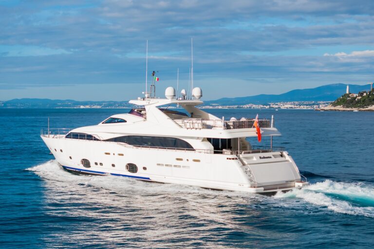 ROBUSTO Yacht