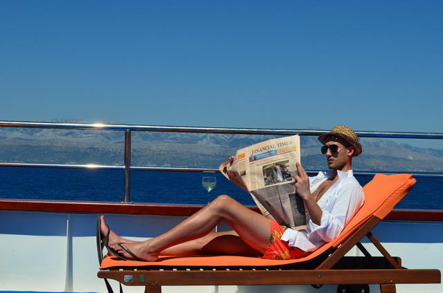 ROYAL ELEGANZA - Relaxing on Deck