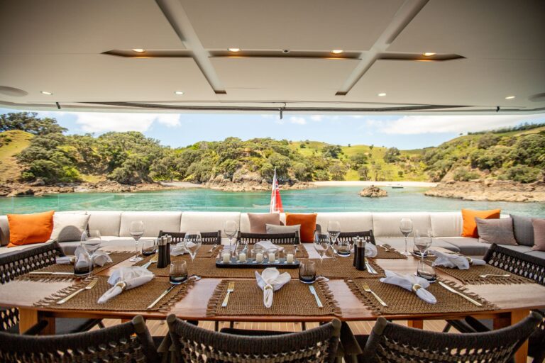 RUA MOANA Table Setting