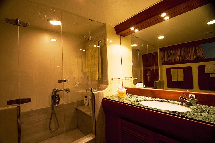 Ragazza -  Bathroom