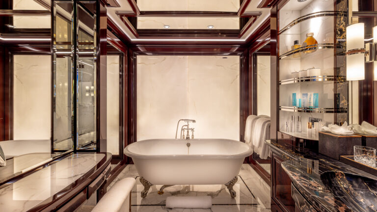 Rock It Master King Suite - Bathroom Bathtub Credit Yachting Image
