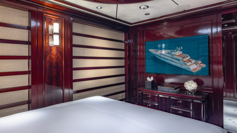 Rock It Queen Guest Suite - TV Credit Yachting Image
