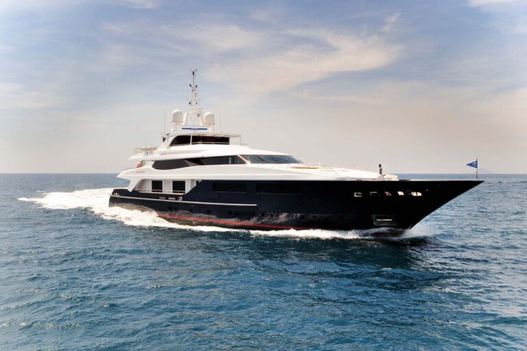 54m DISPLACEMENT YACHT