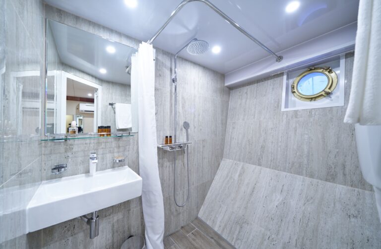 Twin Cabin 2 Ensuite
