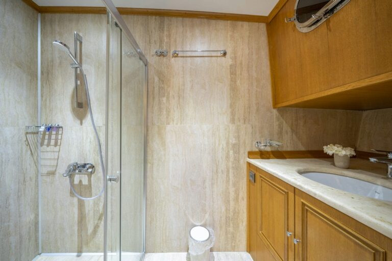 King Suite - Bathroom