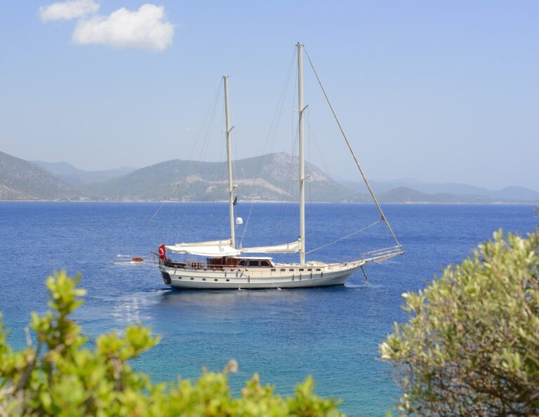 S/Y COBRA III - Main shot