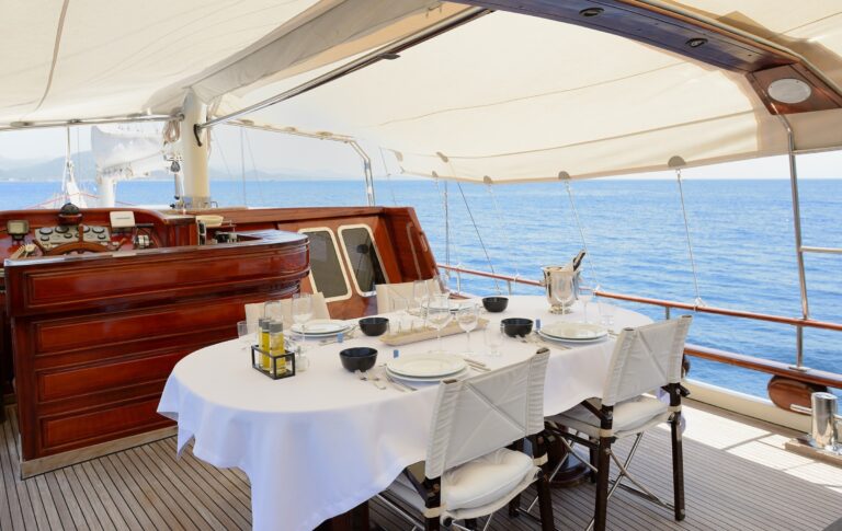 Alfresco dining