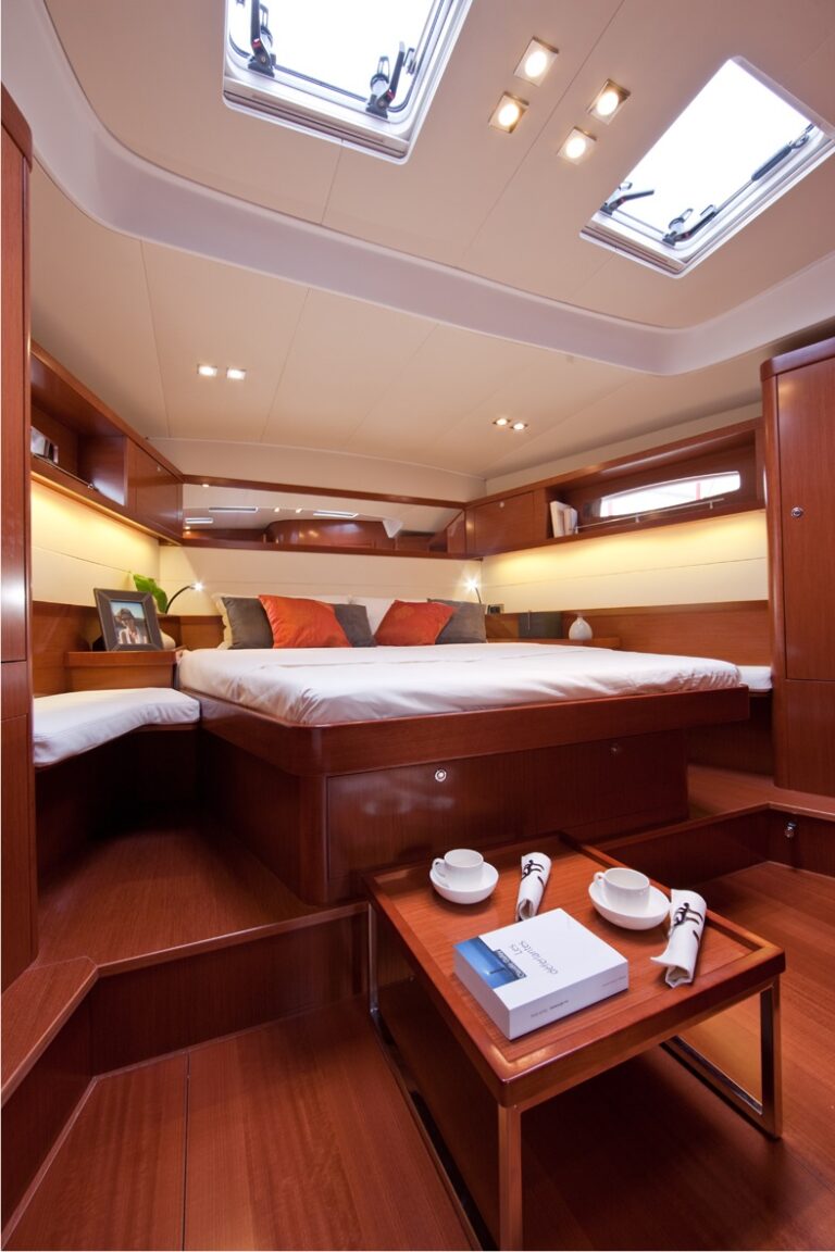 SERENDIPITY II - Master Cabin