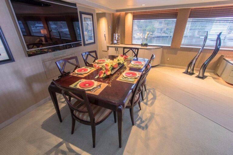 SIDE DINING