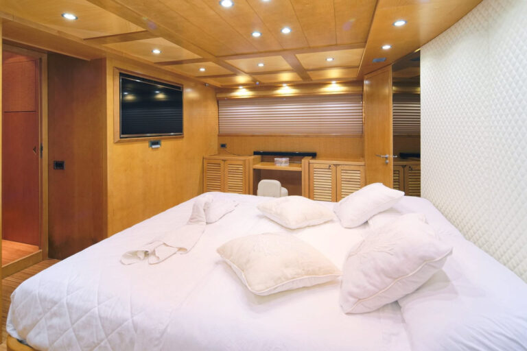 SILVIA Interior - Master Cabin