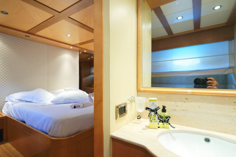 SILVIA Interior - VIP Cabin