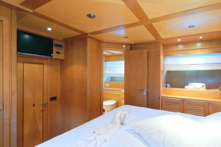 SILVIA Interior - VIP Cabin