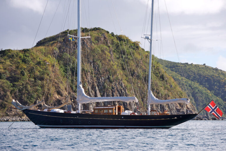 SINCERITY - At Anchor