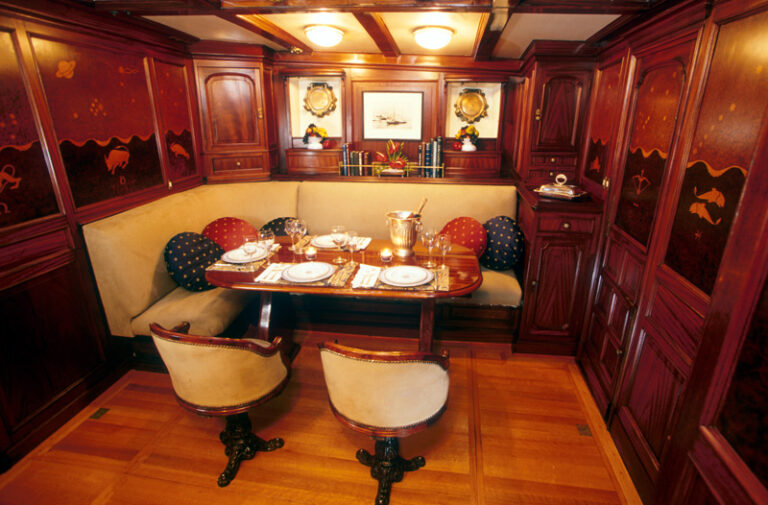 SINCERITY - Formal Dining