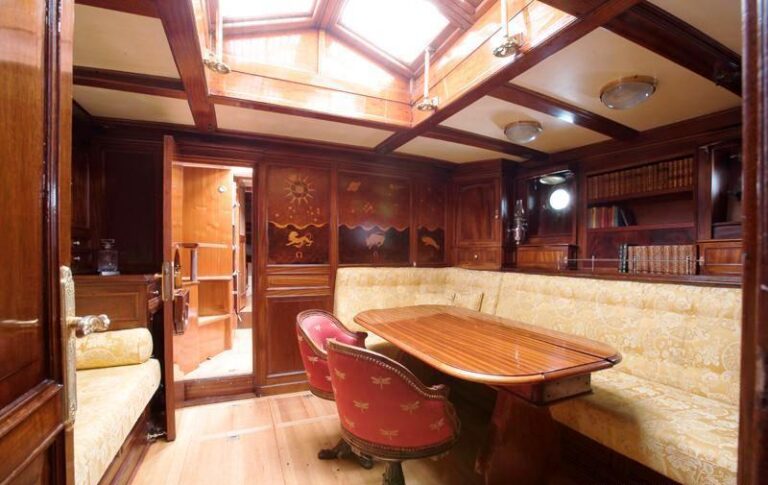 SINCERITY - Salon and Dining 2