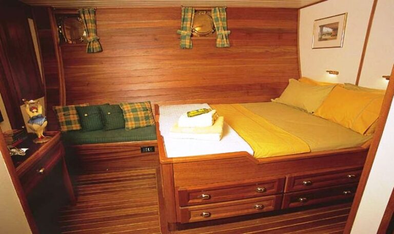SIR WINSTON CHURCHILL - Guest Cabin 2