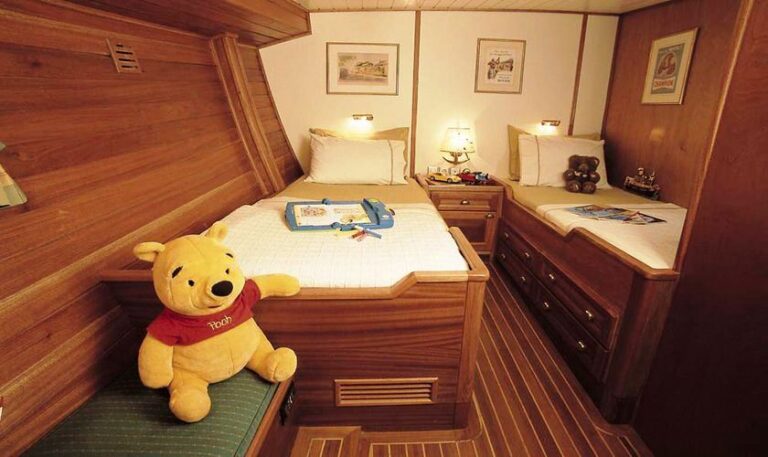 SIR WINSTON CHURCHILL - Twin Cabin