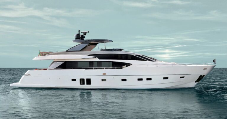 SL86 Yacht - Sistership To AKULA