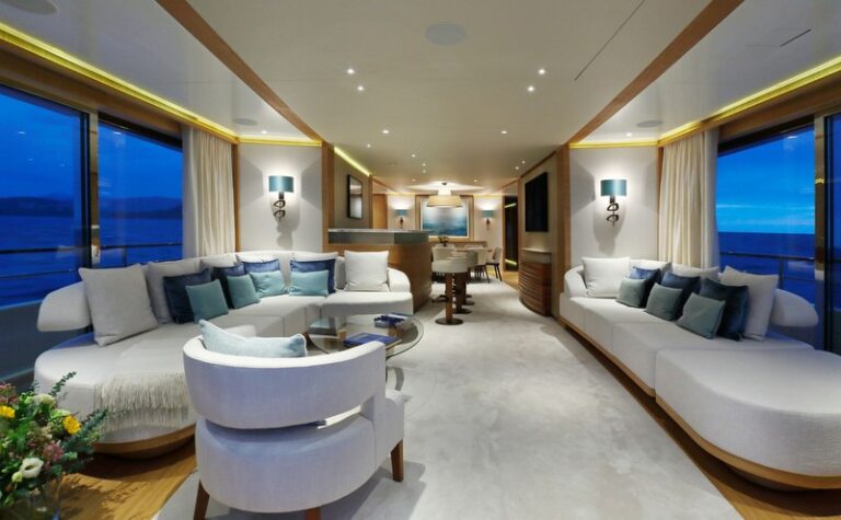 SOLIS - Saloon