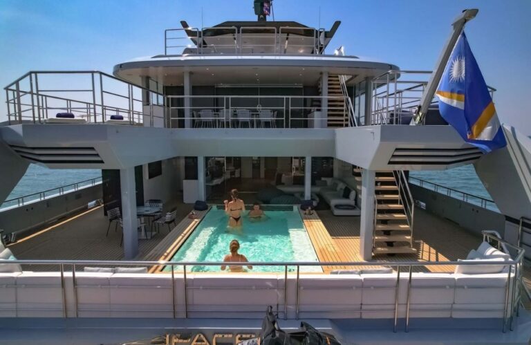 Exterior Sunbathing Area
