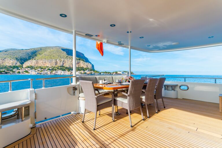 Main Deck Dining