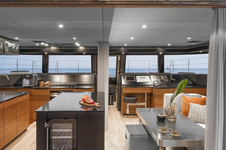 Main Salon (sistership)