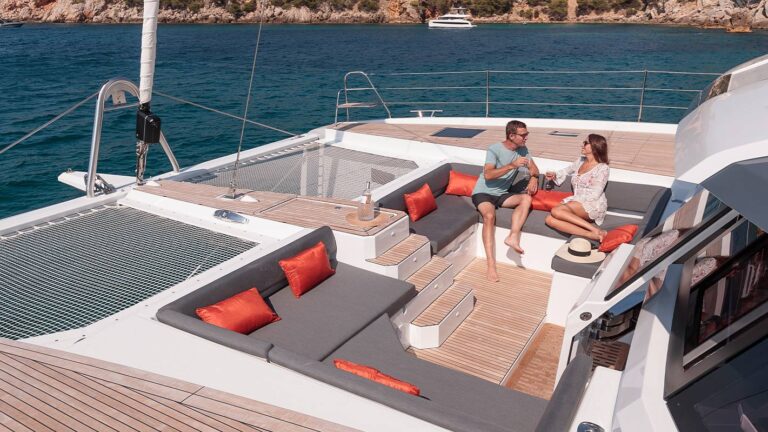 Foredeck Lounge