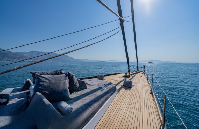 Foredeck Relaxation Area