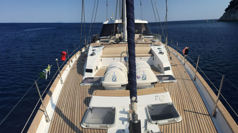 SY CENTURION - Foredeck
