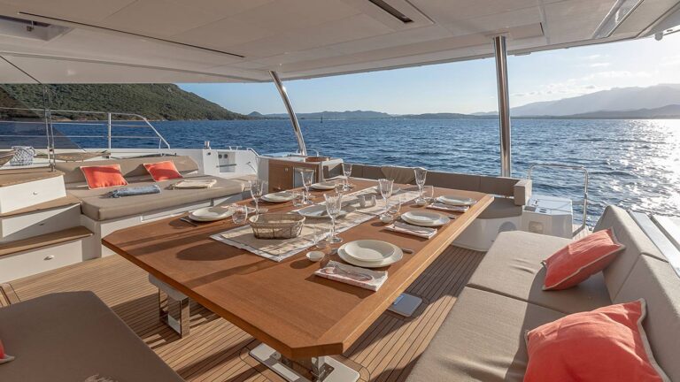 Main Deck Aft Dining